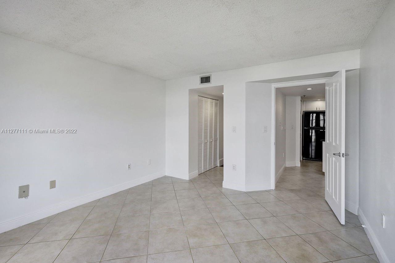 2351 Douglas Road, Unit 908 Miami, FL 33145 - Photo 20 of 37