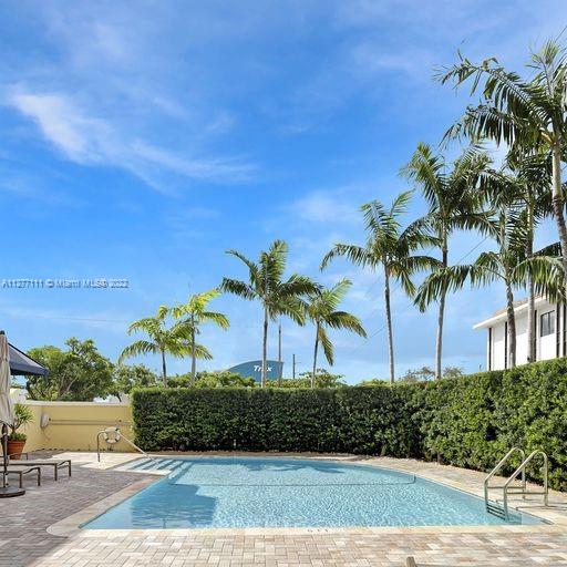 2351 Douglas Road, Unit 908 Miami, FL 33145 - Photo 32 of 37 a view of a yard