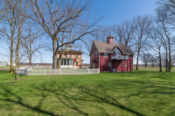 $549,900 | 15501 Indian Prairie Road, White Pigeon, MI 49099