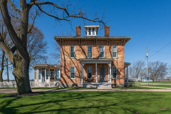 $549,900 | 15501 Indian Prairie Road, White Pigeon, MI 49099