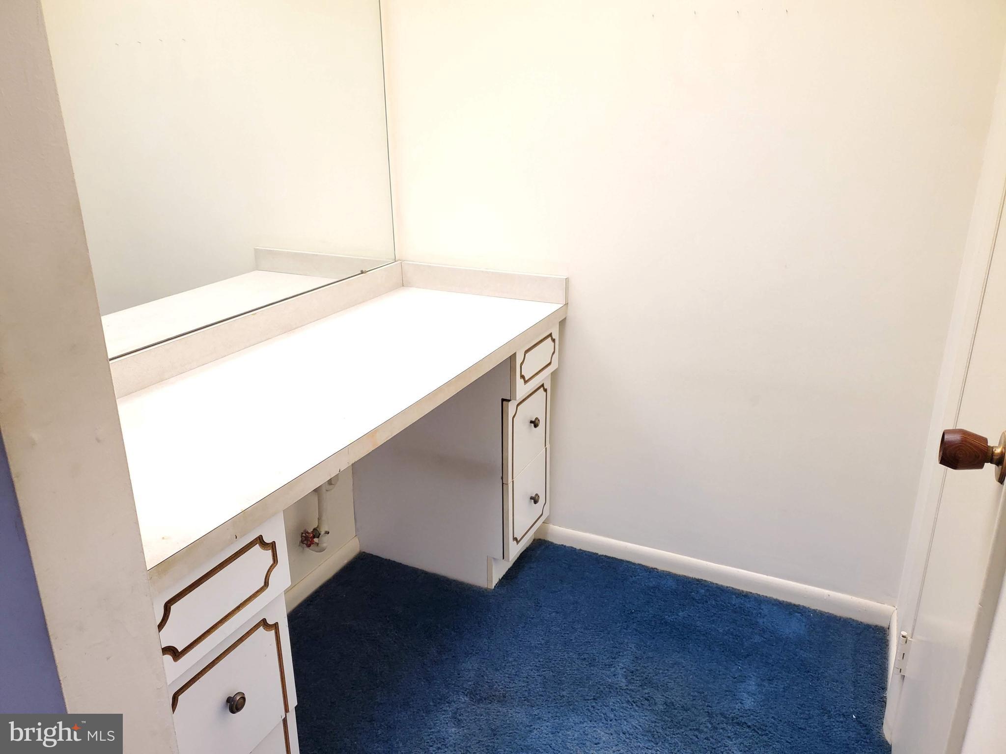 157 Uxbridge, Unit 157 Cherry Hill, NJ 08034 - Photo 13 of 26 Make-up Vanity