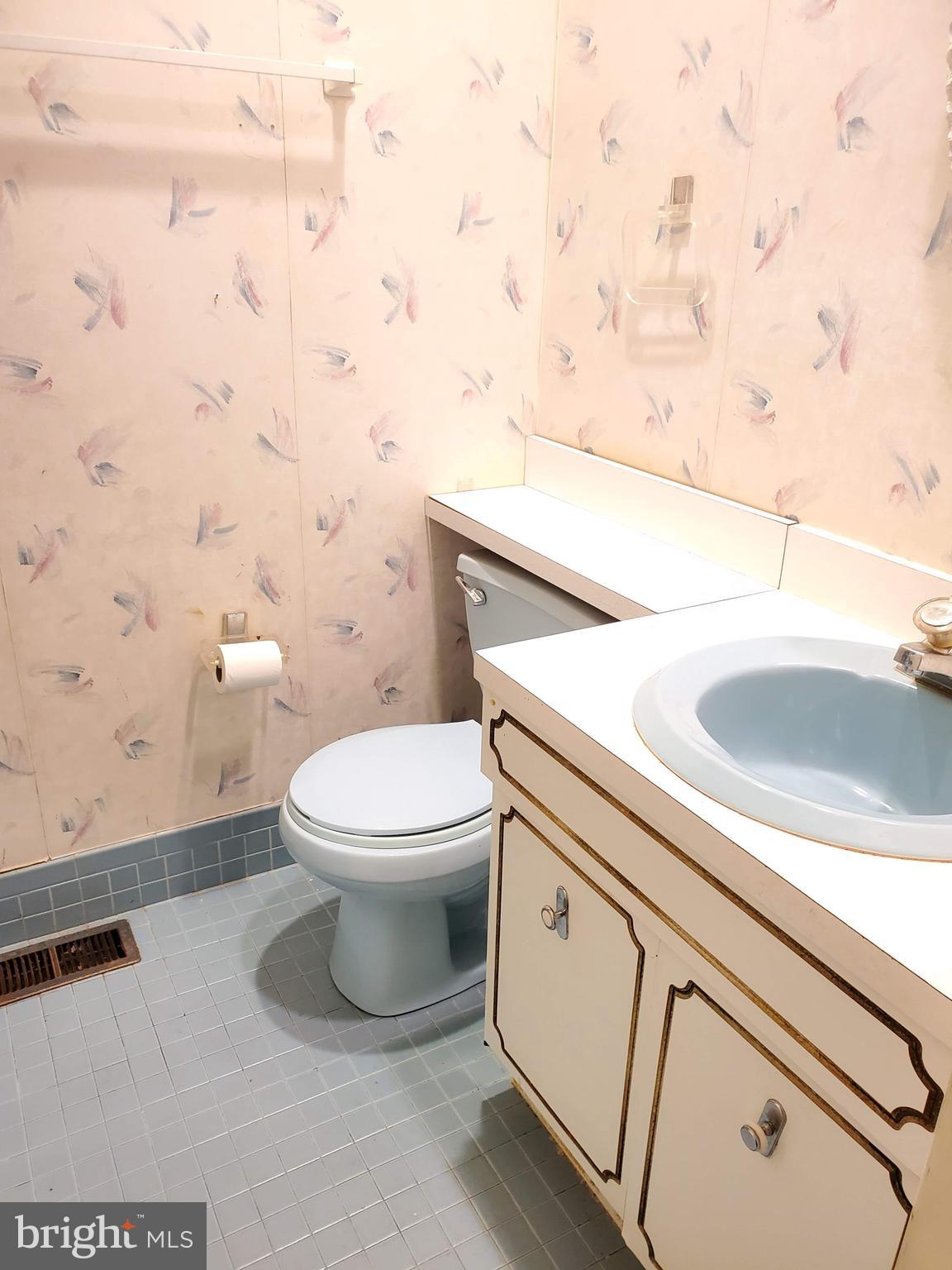 157 Uxbridge, Unit 157 Cherry Hill, NJ 08034 - Photo 14 of 26 Primary Bathroom