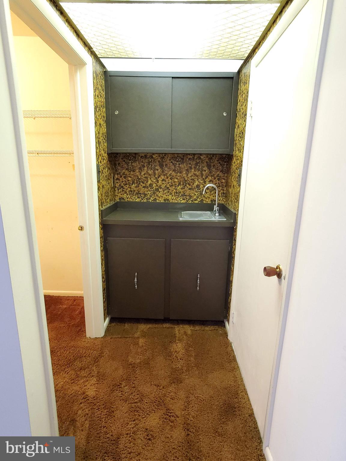 157 Uxbridge, Unit 157 Cherry Hill, NJ 08034 - Photo 19 of 26 Loft wet bar