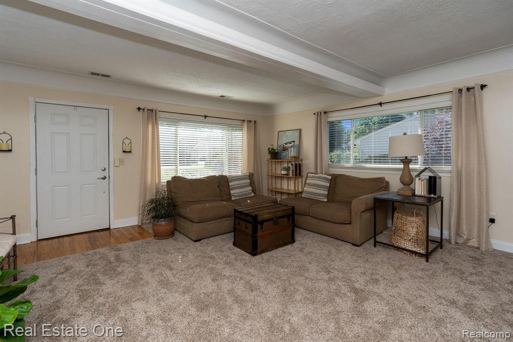 2686 Gerald Avenue Rochester Hills, MI 48307 - Photo 7 of 44