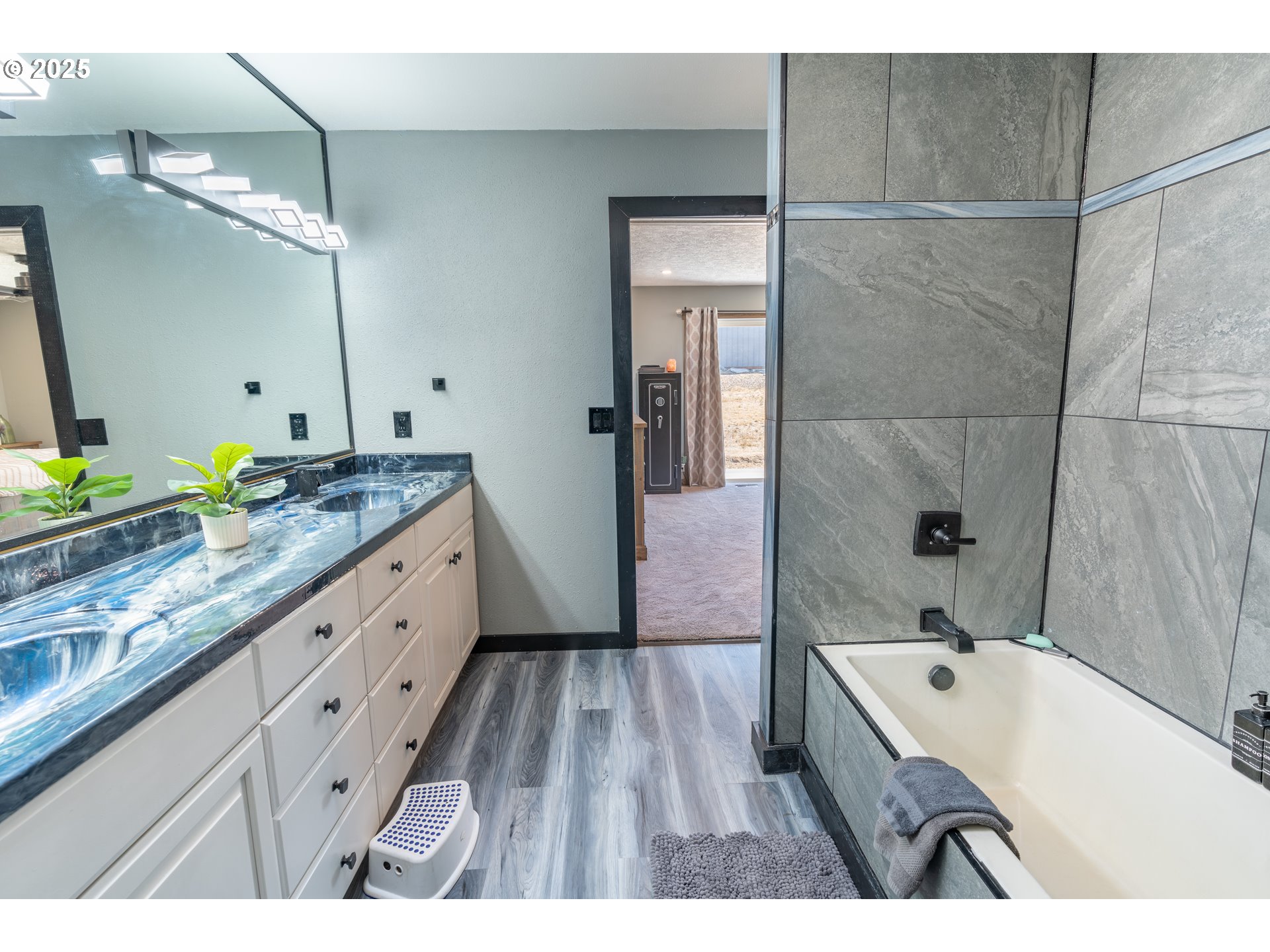 520 Northeast 6th Street Dufur, OR 97021 - Photo 11 of 36