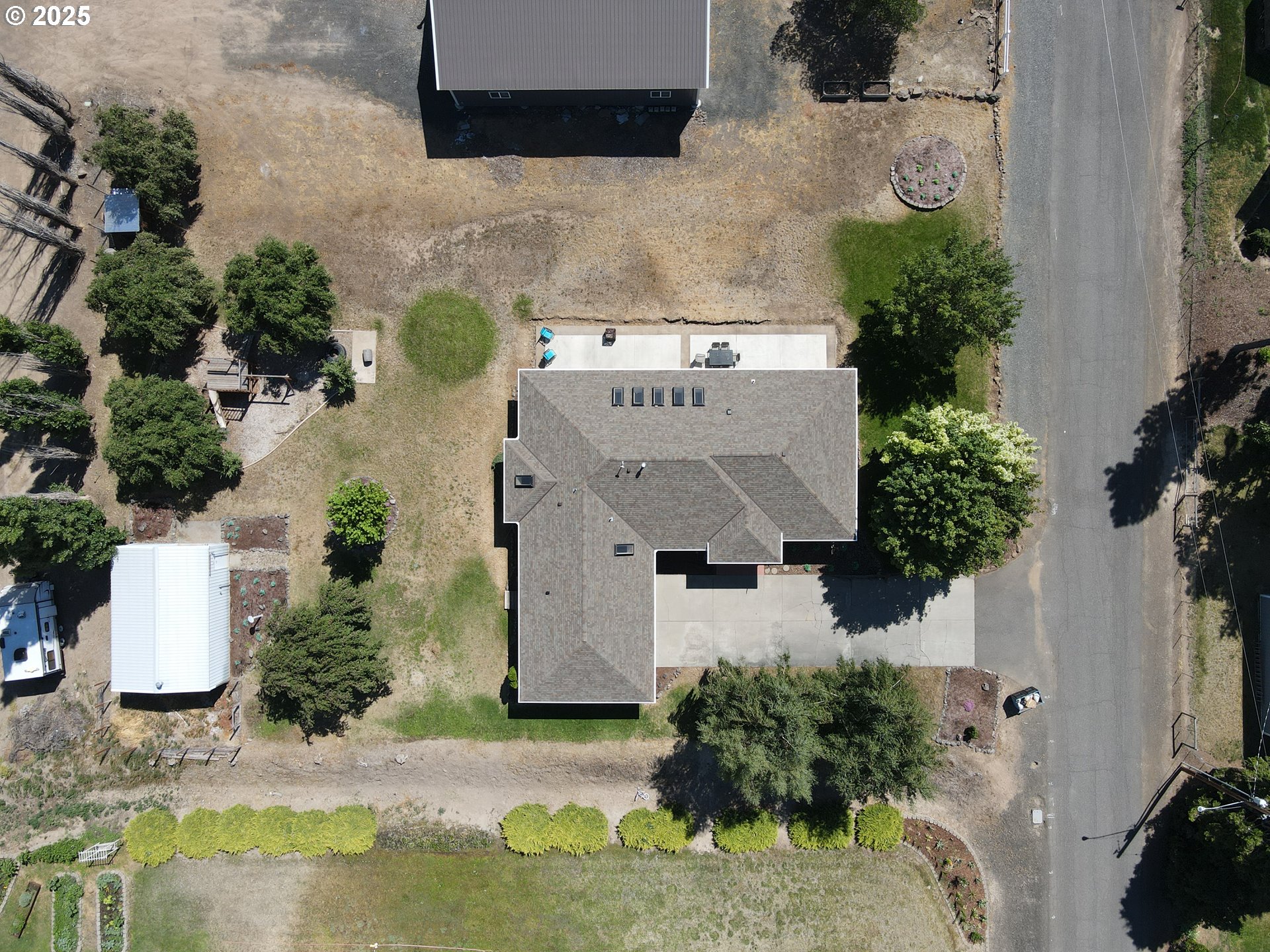 520 Northeast 6th Street Dufur, OR 97021 - Photo 34 of 36