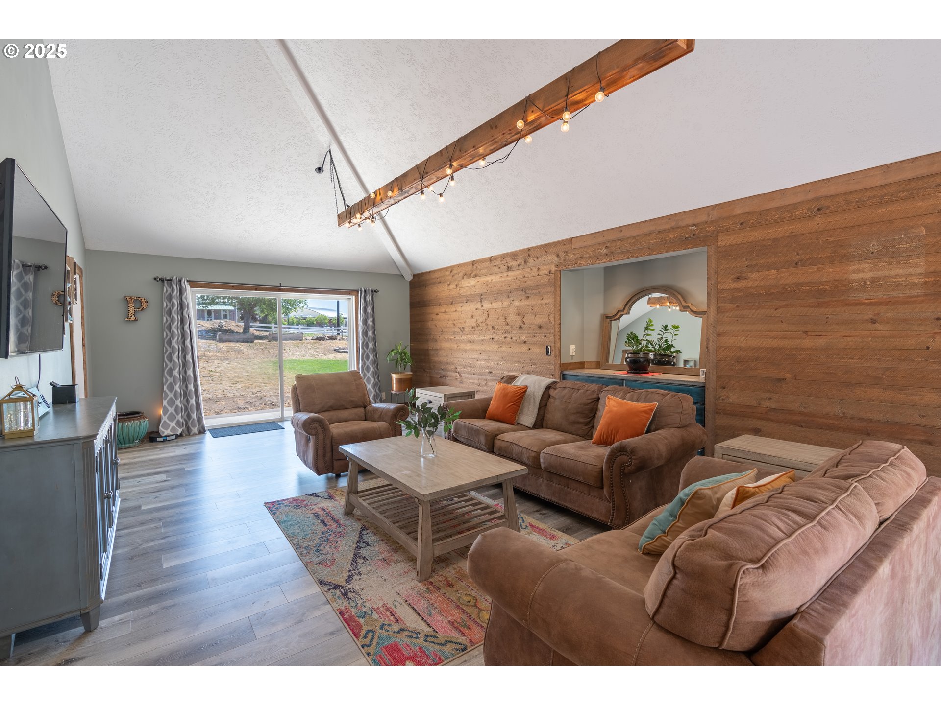 520 Northeast 6th Street Dufur, OR 97021 - Photo 5 of 36