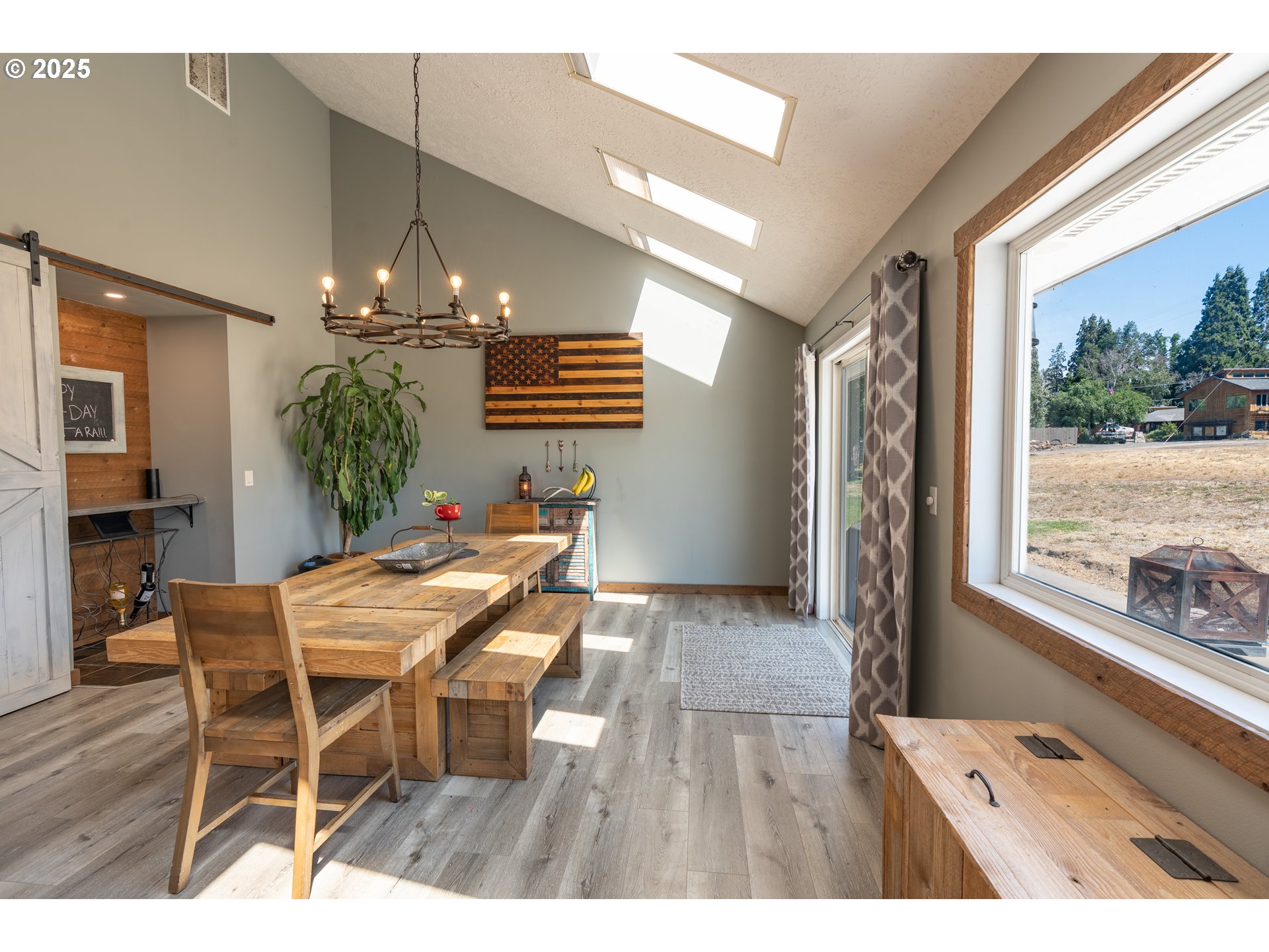 520 Northeast 6th Street Dufur, OR 97021 - Photo 7 of 36