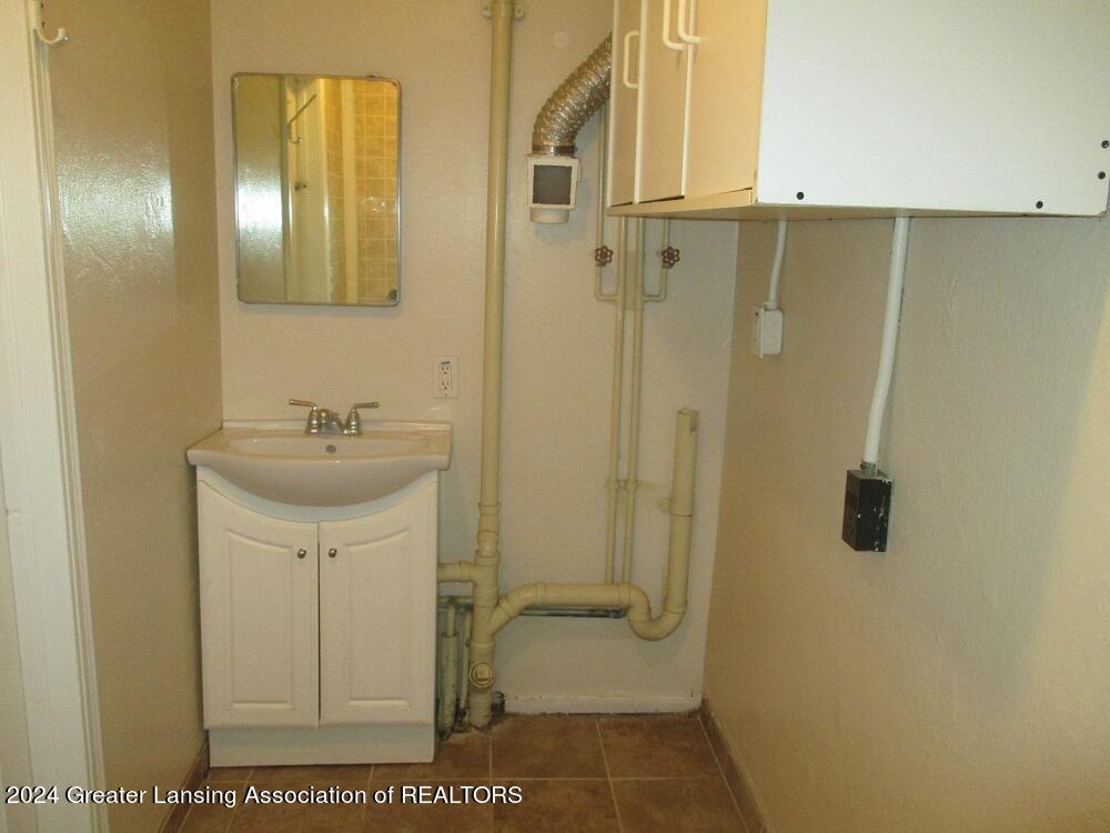 6100 Cooper Road Lansing, MI 48911 - Photo 27 of 30 IMG_5490