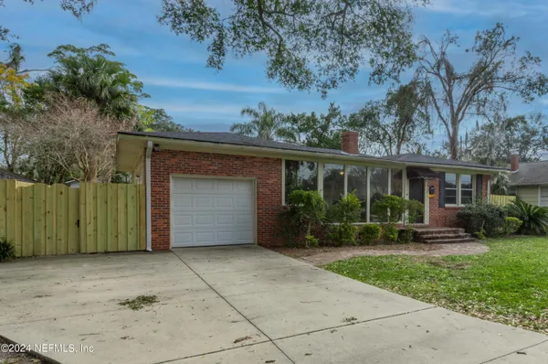 $1,950 | 4343 Pinewood Avenue, Jacksonville, FL 32207