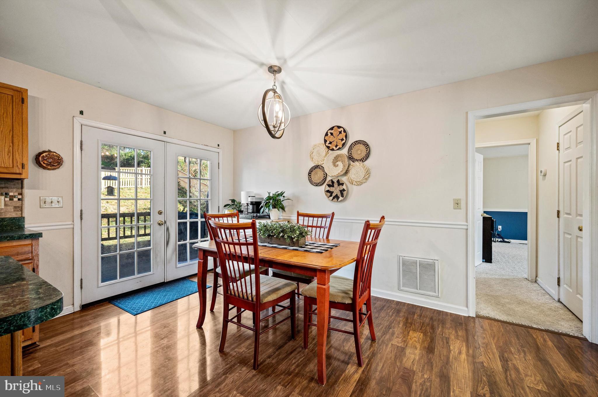 875 Valley Mill Road Winchester, VA 22602 - Photo 10 of 48 Table space