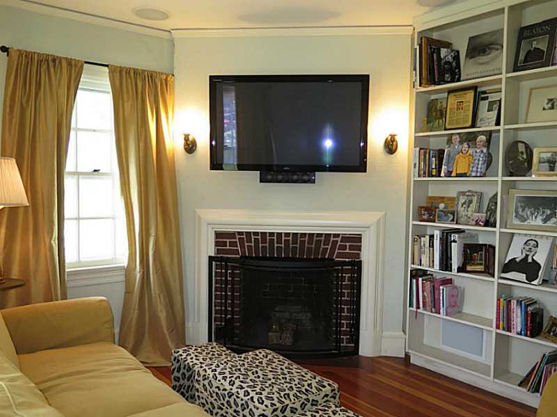 475 Rochambeau Avenue Providence, RI 02906 - Photo 15 of 25 Den/Family/Great Room.
