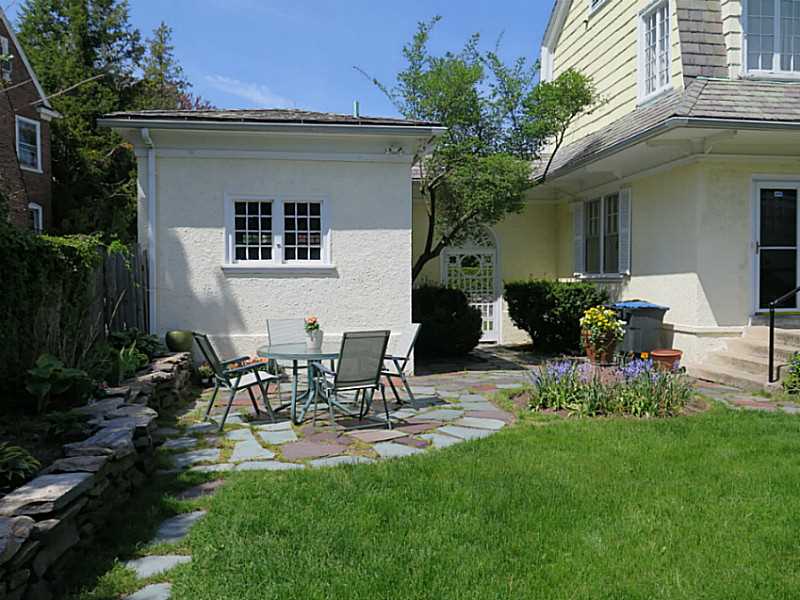 475 Rochambeau Avenue Providence, RI 02906 - Photo 23 of 25 Patio/Deck.