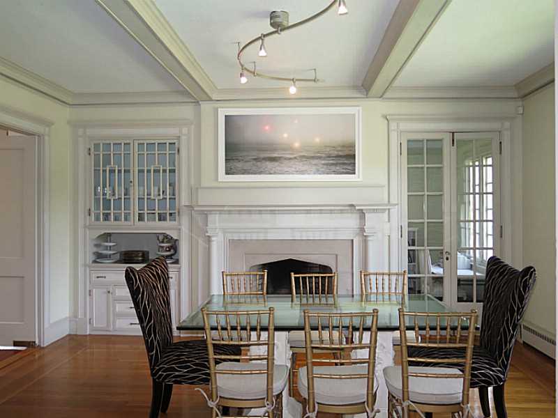 475 Rochambeau Avenue Providence, RI 02906 - Photo 8 of 25 Dining Room.