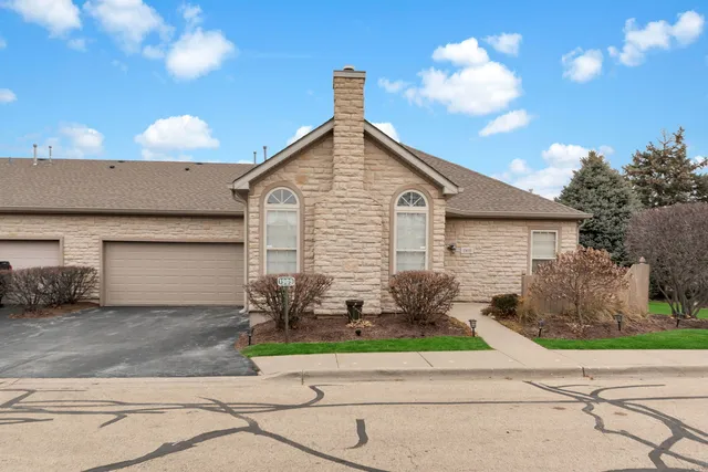 $299,900 | 1909 Timbers Edge Circle, Joliet, IL 60431