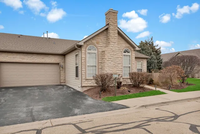 $299,900 | 1909 Timbers Edge Circle, Joliet, IL 60431