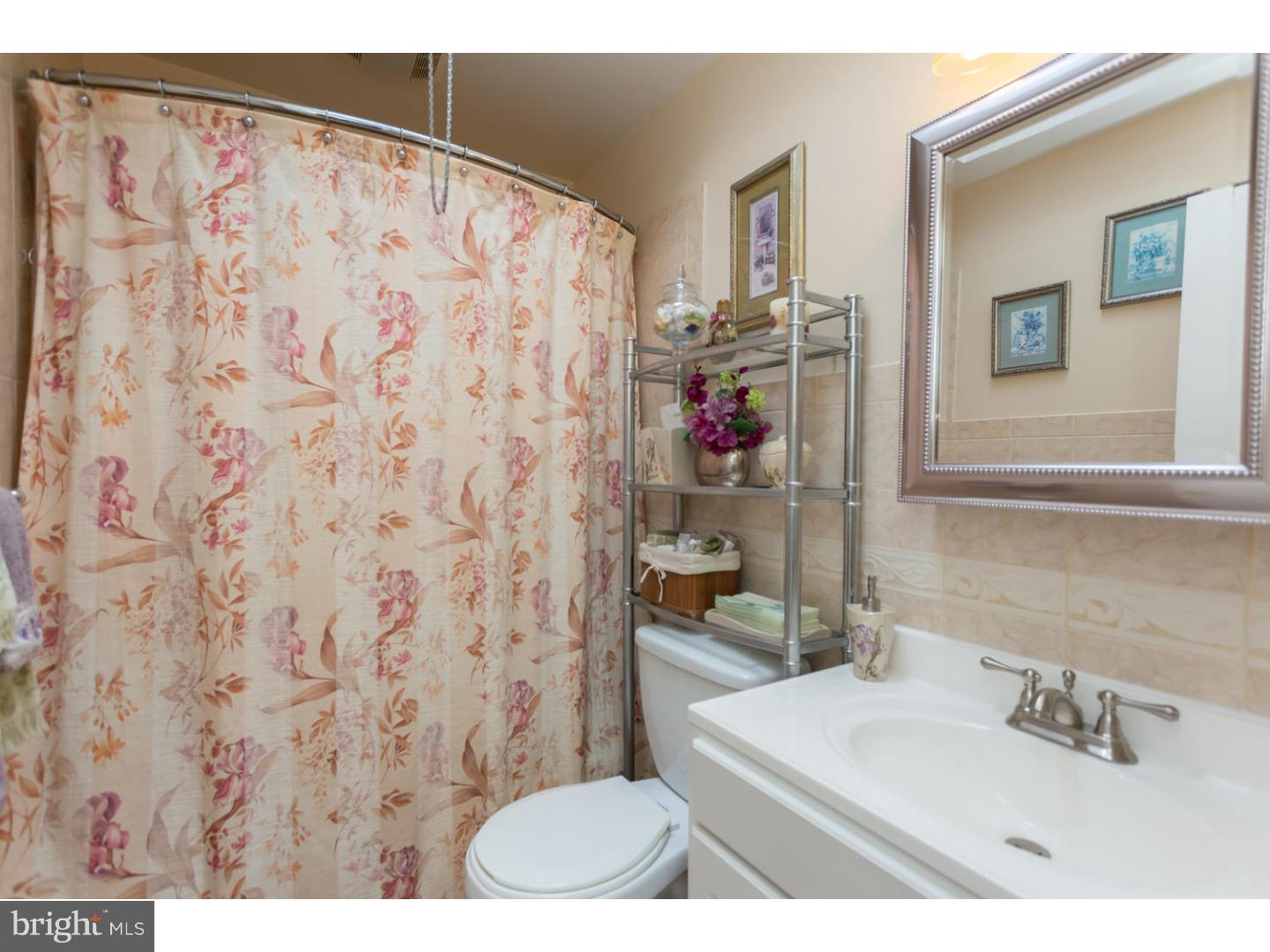 7475 Brockton Road Philadelphia, PA 19151 - Photo 19 of 24 Bathroom