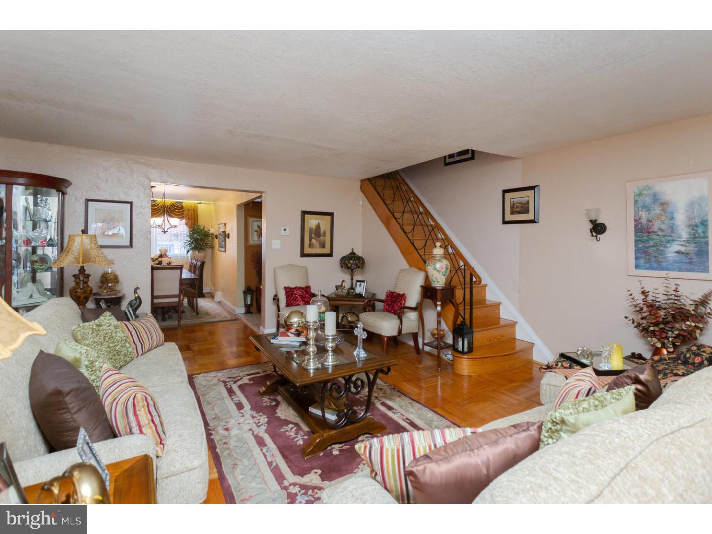 7475 Brockton Road Philadelphia, PA 19151 - Photo 3 of 24 Living Room