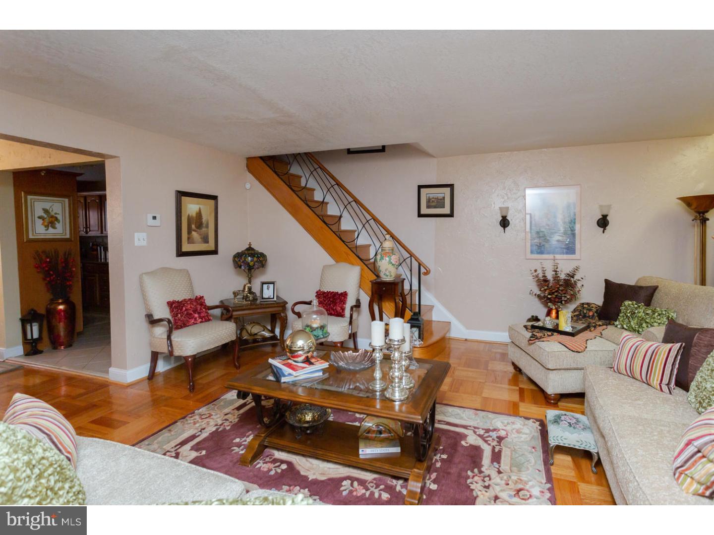 7475 Brockton Road Philadelphia, PA 19151 - Photo 7 of 24 Living Room