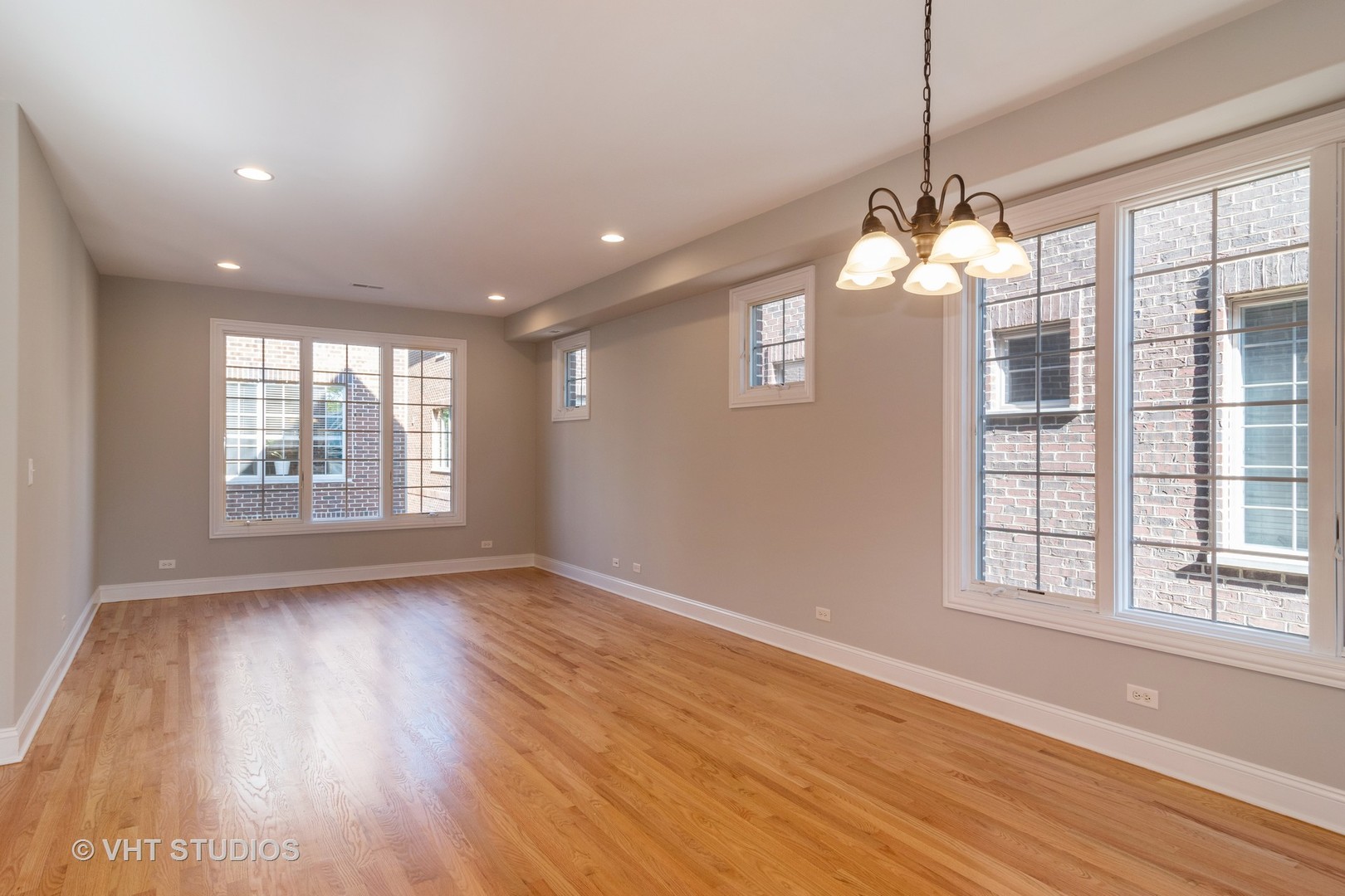 9529 Shields Avenue Brookfield, IL 60513 - Photo 4 of 17