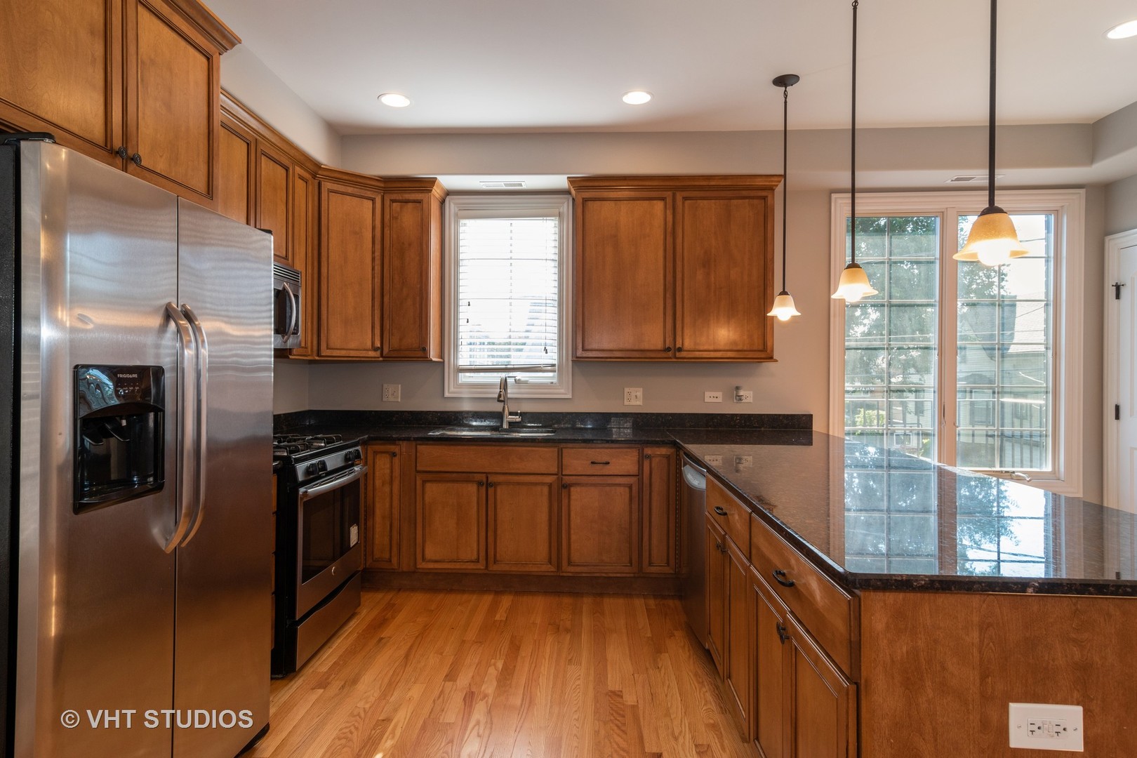 9529 Shields Avenue Brookfield, IL 60513 - Photo 5 of 17