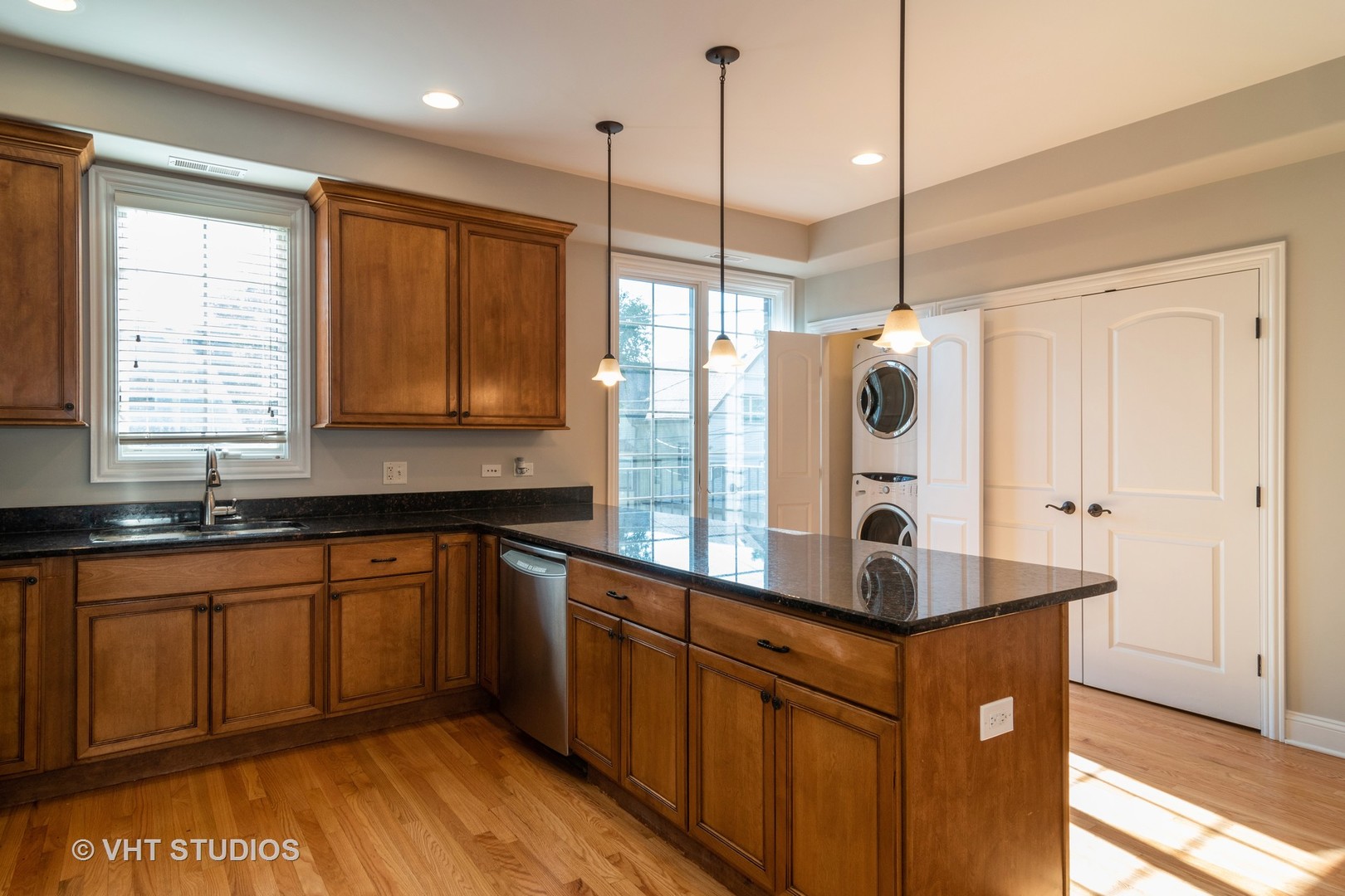 9529 Shields Avenue Brookfield, IL 60513 - Photo 6 of 17