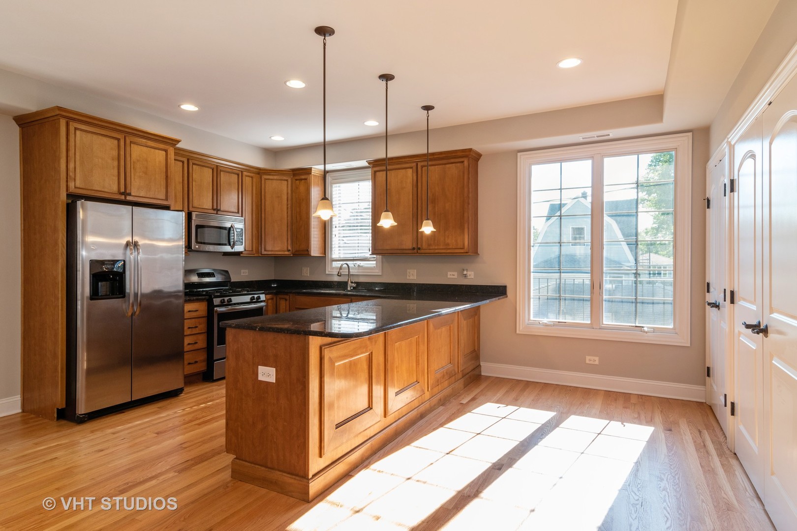 9529 Shields Avenue Brookfield, IL 60513 - Photo 7 of 17