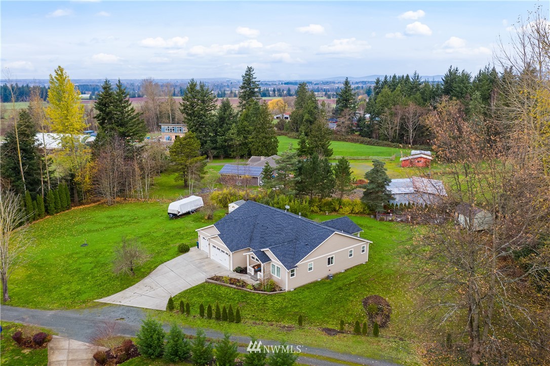6800 Goodwin Road Everson, WA 98247 - Photo 39 of 40 a view of a city with lush green space