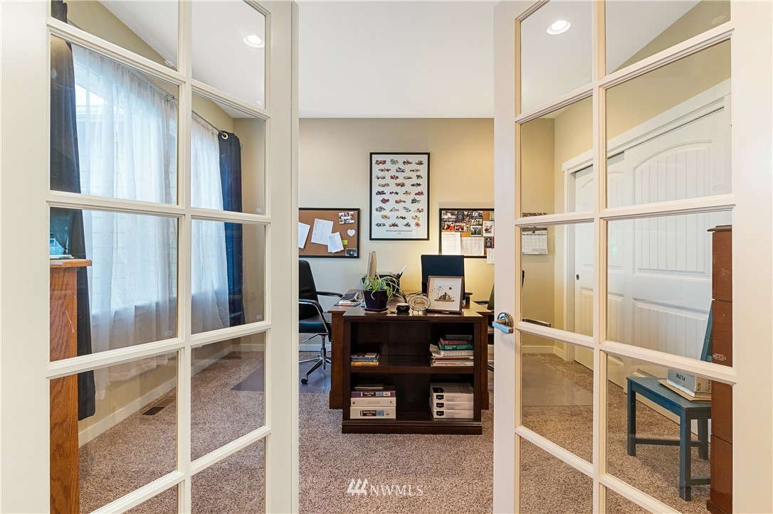6800 Goodwin Road Everson, WA 98247 - Photo 6 of 40 a dining room with furniture and a window