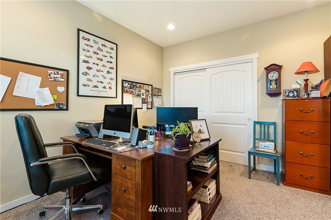 6800 Goodwin Road Everson, WA 98247 - Photo 7 of 40 a view of a workspace with furniture