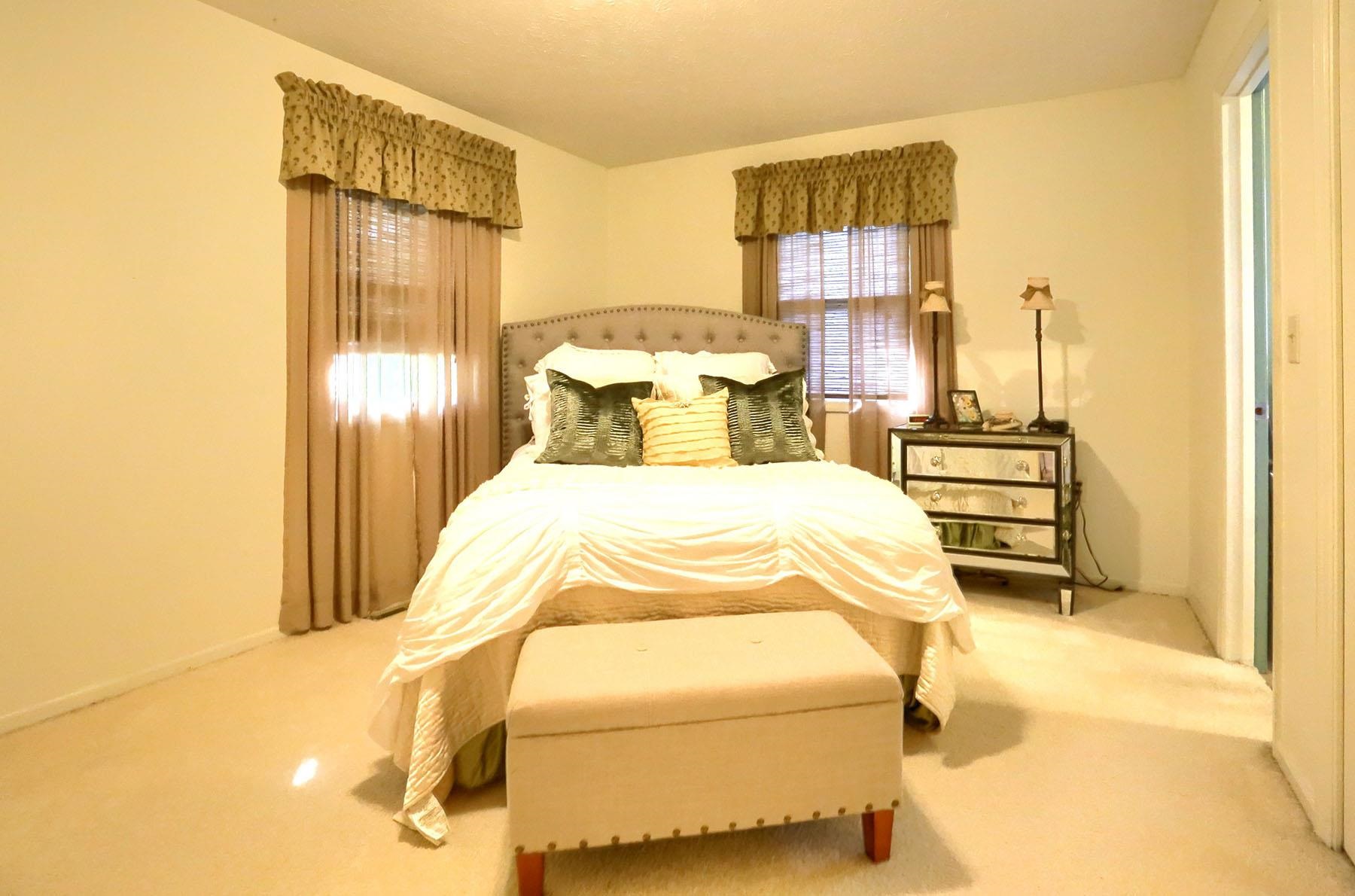 4043 North Sullivan Road Leesburg, IN 46538 - Photo 8 of 23 Gallery Image 8