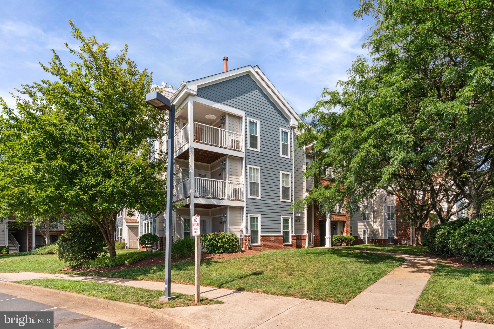 21029 Timber Ridge Terrace, Unit 204 Ashburn, VA 20147 - Photo 4 of 28