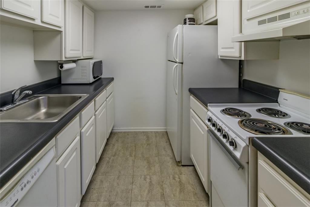321 Ridge Point Circle, Unit B11 Bridgeville, PA 15017 - Photo 4 of 17 Gallery Image 4