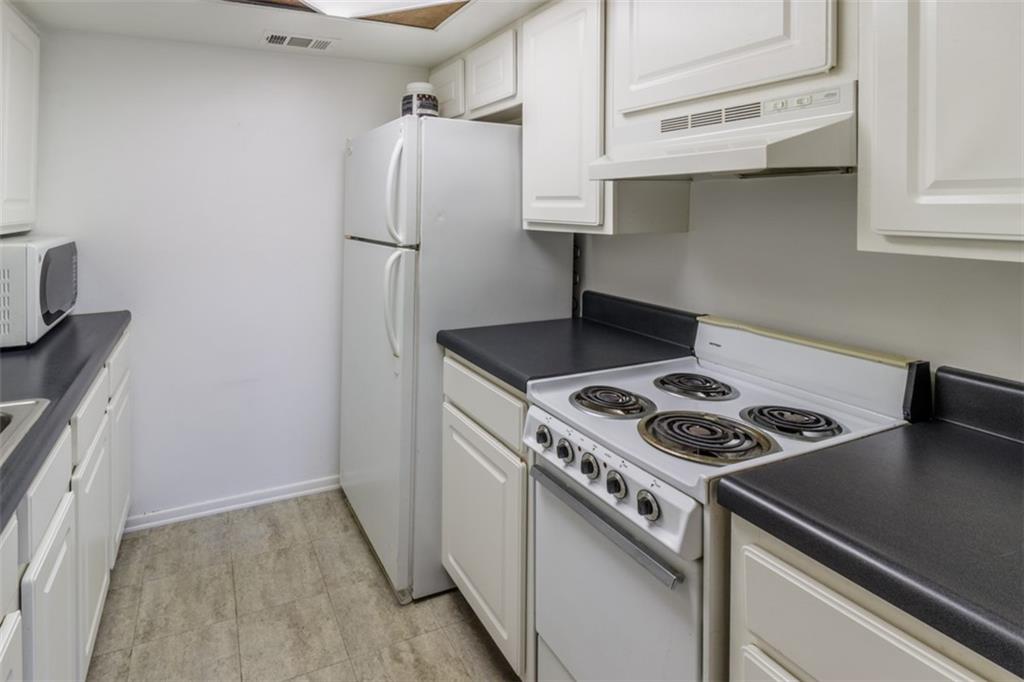 321 Ridge Point Circle, Unit B11 Bridgeville, PA 15017 - Photo 6 of 17 Gallery Image 6