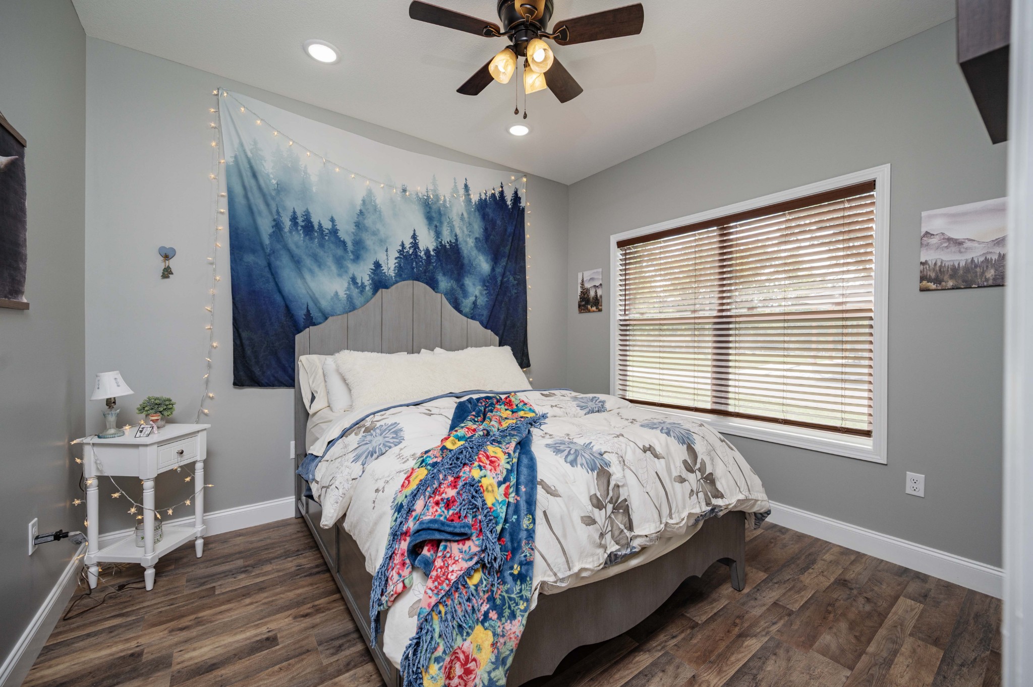 536 Frank Anderson Road Sparta, TN 38583 - Photo 13 of 25 a bedroom with bed and a window