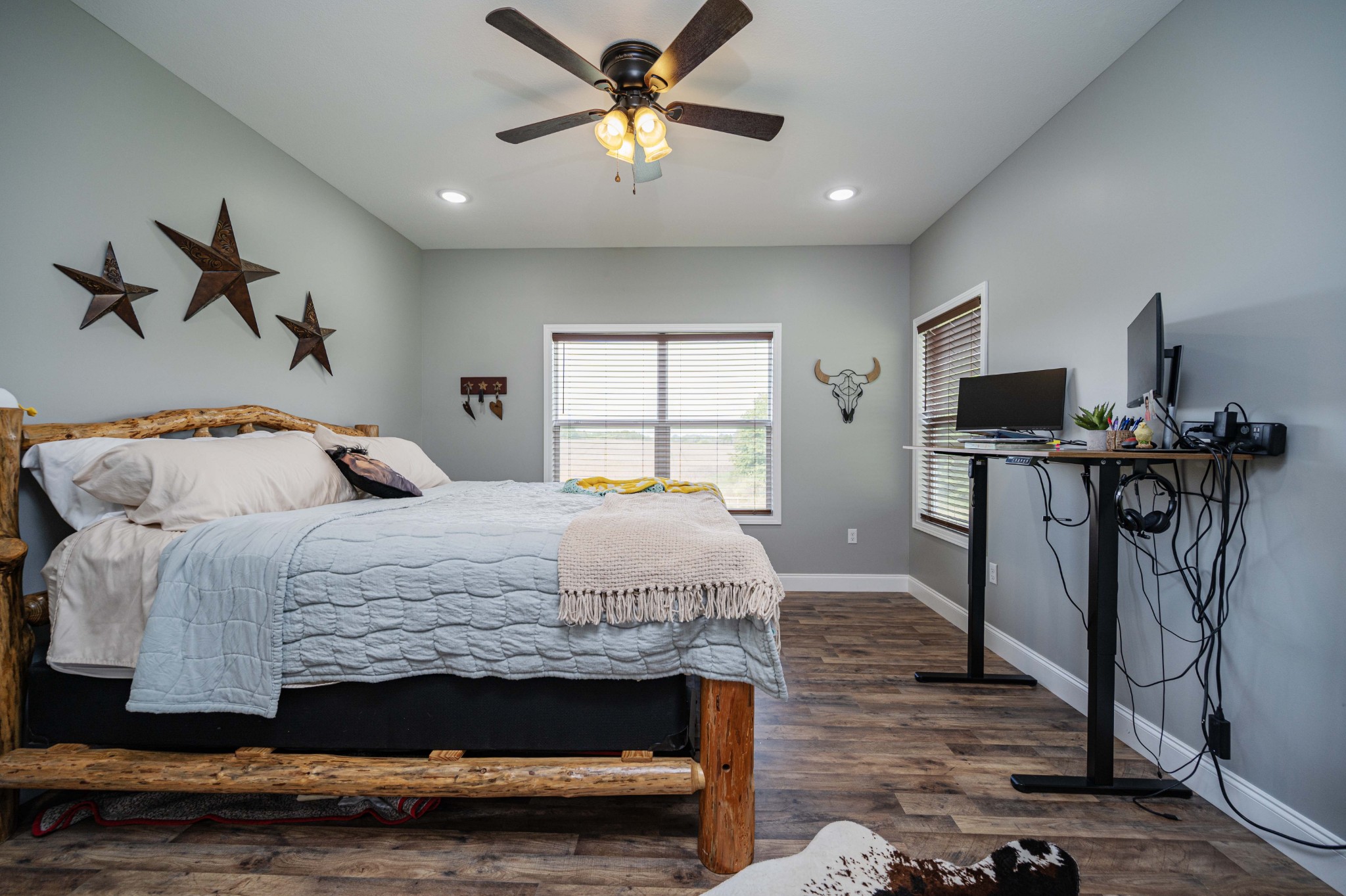 536 Frank Anderson Road Sparta, TN 38583 - Photo 19 of 25 a bedroom with a bed and a flat screen tv