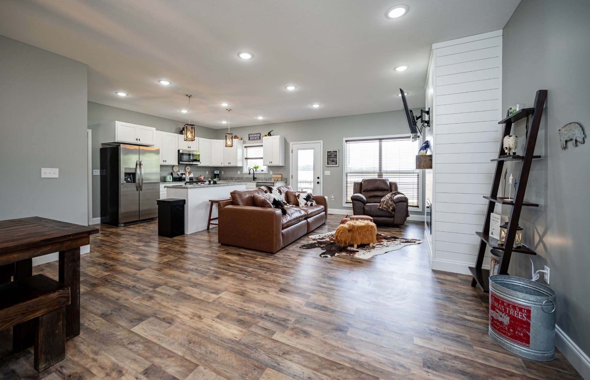 536 Frank Anderson Road Sparta, TN 38583 - Photo 3 of 25 a living room with furniture and a wooden floor