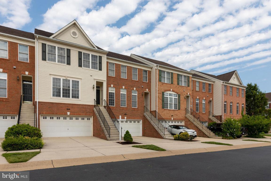 25286 McIntyre Square Chantilly, VA 20152 - Photo 2 of 35