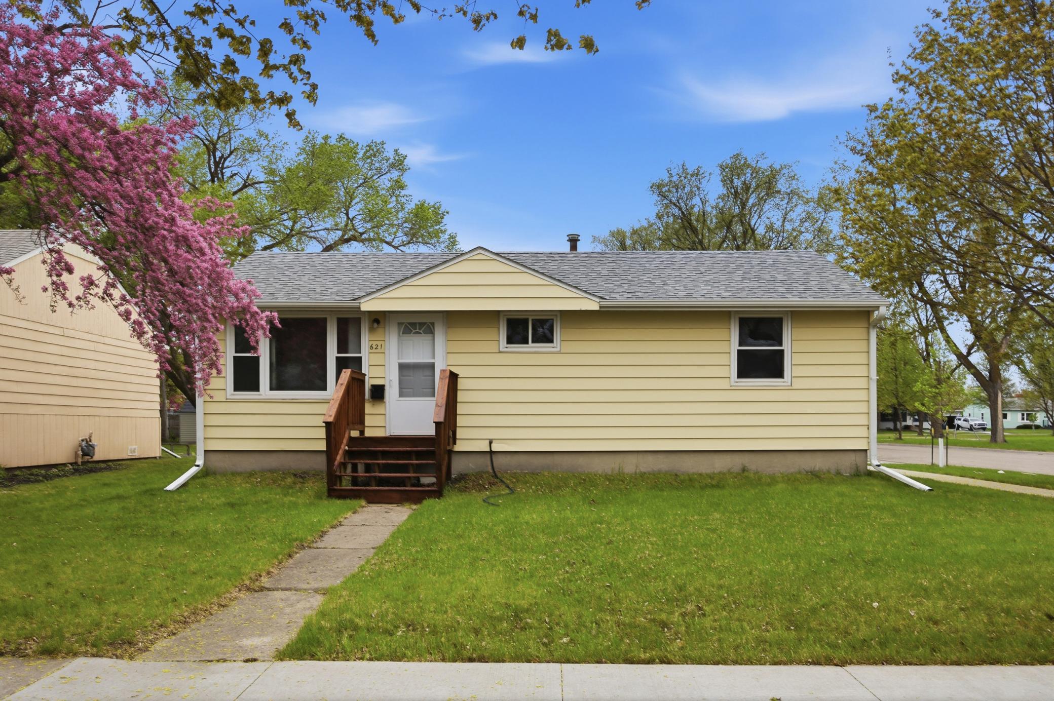 621 19th Street North Moorhead, MN 56560 - Photo 3 of 41