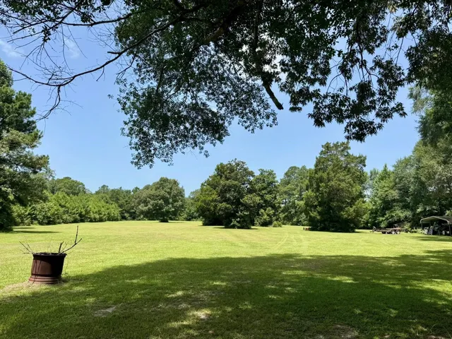 a view of a tennis court