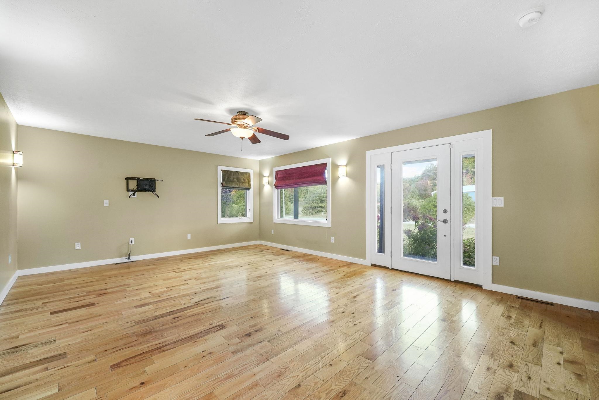 9750 East Solem Road Suttons Bay, MI 49682 - Photo 13 of 76 1939485-dc55c193-b8c5-4da2-be7e-18300db82033.JPG