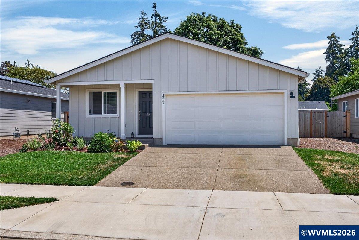 2081 Luna Way Lebanon, OR 97355 - Photo 1 of 33