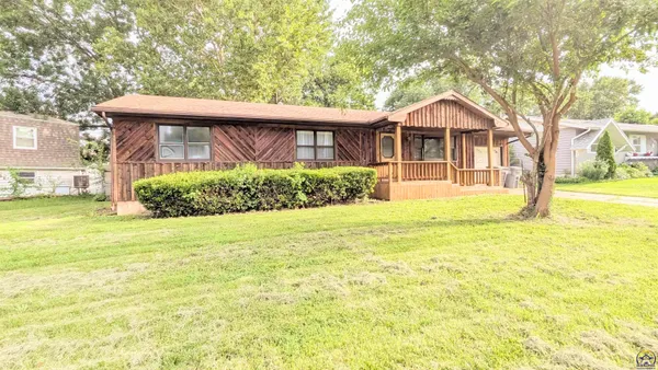 $219,900 | 2301 Arrowhead Drive, Emporia, KS 66801
