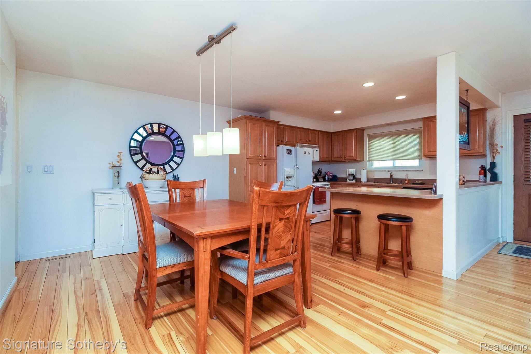 43 South Avery Road Waterford, MI 48328 - Photo 8 of 39 9.jpg