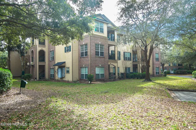 a view of a yard in front of a house