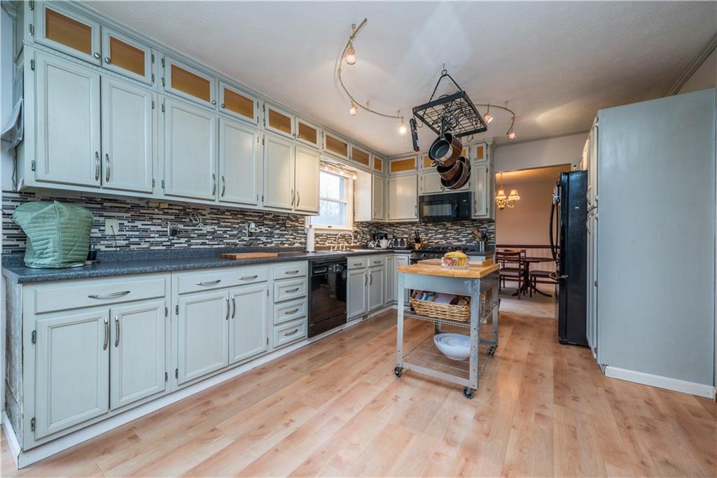 410 Center Grange Road Monaca, PA 15061 - Photo 8 of 36 Gallery Image 8