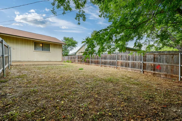 $1,250 | 2008 Old W Place, Unit B, Round Rock, TX 78681
