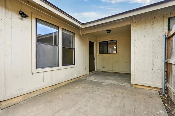 $1,250 | 2008 Old W Place, Unit B, Round Rock, TX 78681