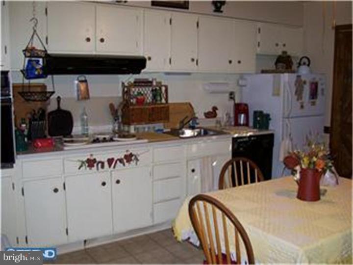 10 Ridgewood Place Willingboro, NJ 08046 - Photo 7 of 11 Kitchen