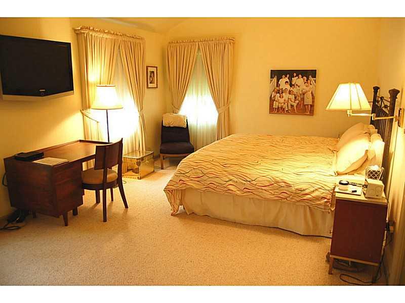 110 Schenley Road Pittsburgh, PA 15217 - Photo 13 of 25 Master Bedroom.